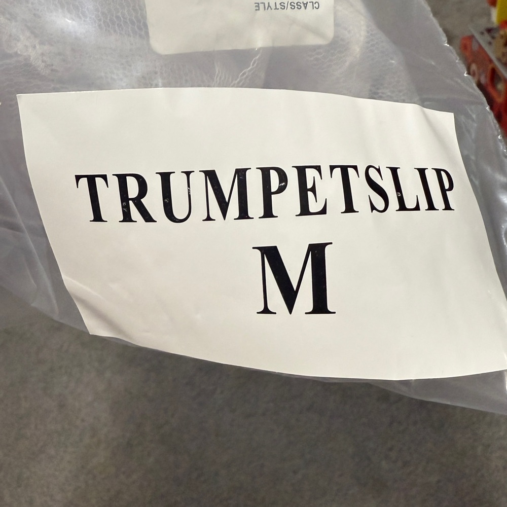 NWT DAVID'S BRIDAL Trumpet Slip - Picture 10 of 10